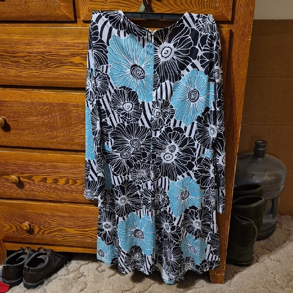 Floral Elegance Long Sleeve Dress - Black and Blue - Picture 4 of 4